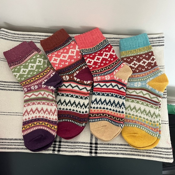 Cute Winter Socks (4 pairs) - Picture 3 of 4
